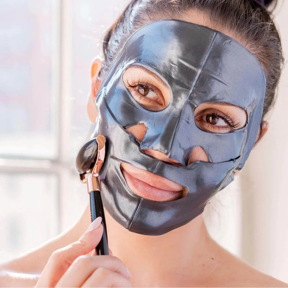 BLACK PEARL DETOX
COLLAGEN  MASK & OBSIDIAN
GEMSTONE ROLLER
DISCOVERY KIT - Picture 7 of 9